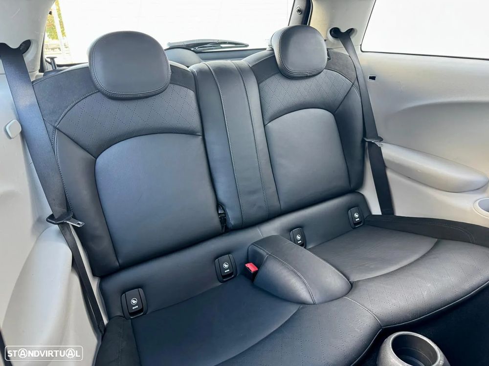 MINI 3 Portas Cooper D - 16