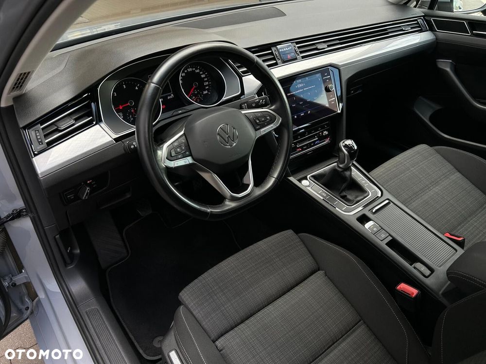 Volkswagen Passat - 8