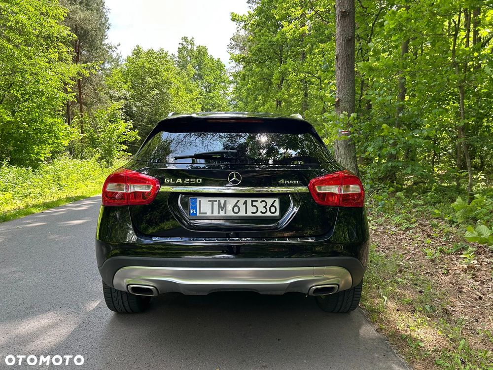 Mercedes-Benz GLA 250 4-Matic - 9