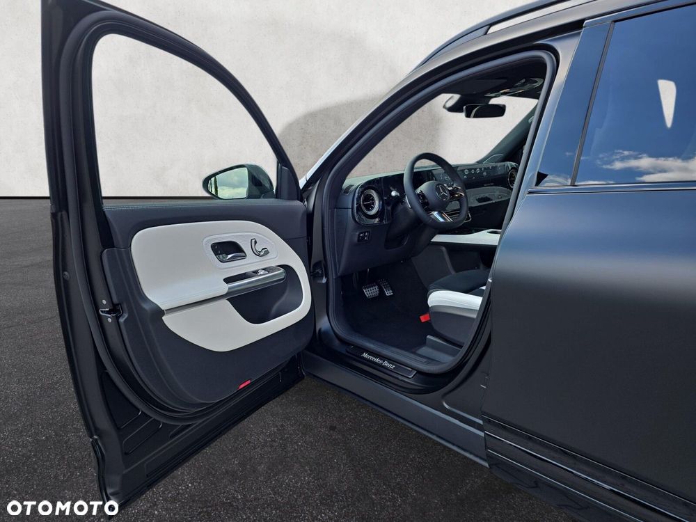 Mercedes-Benz GLB - 11