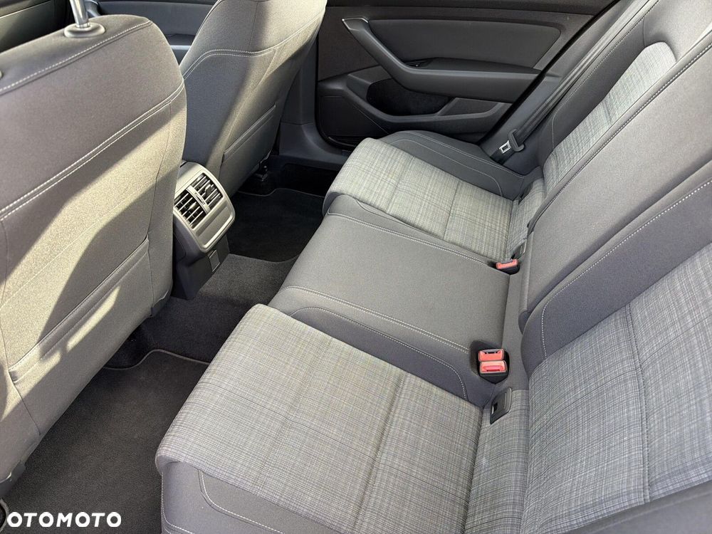 Volkswagen Passat 2.0 TSI Business DSG - 37