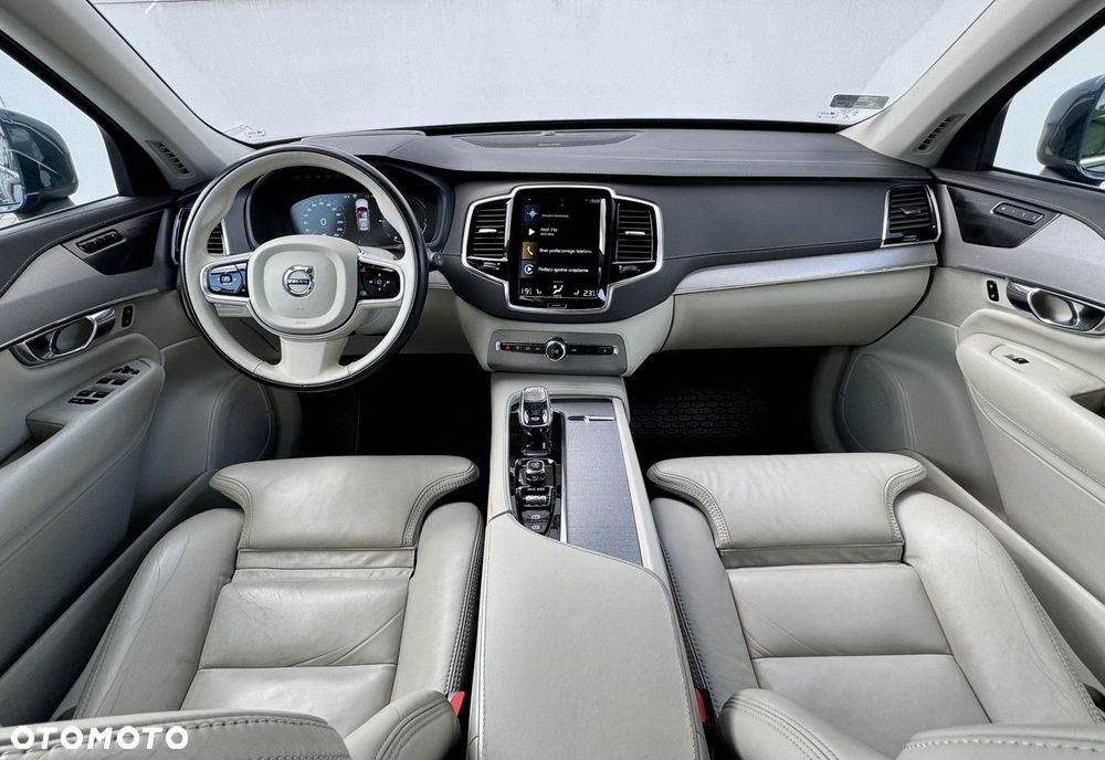 Volvo XC 90 - 9