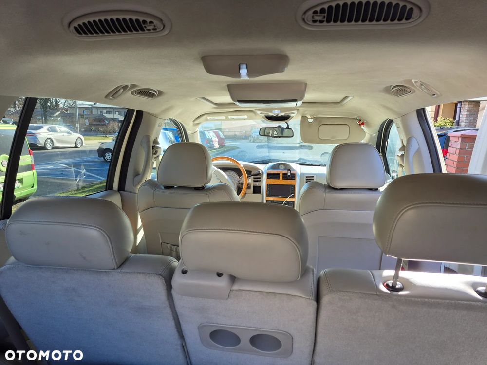 Chrysler Aspen - 10