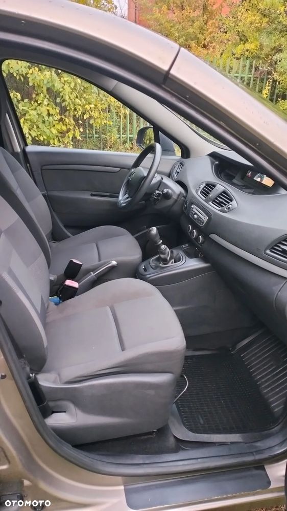 Renault Scenic 2011 photo 3