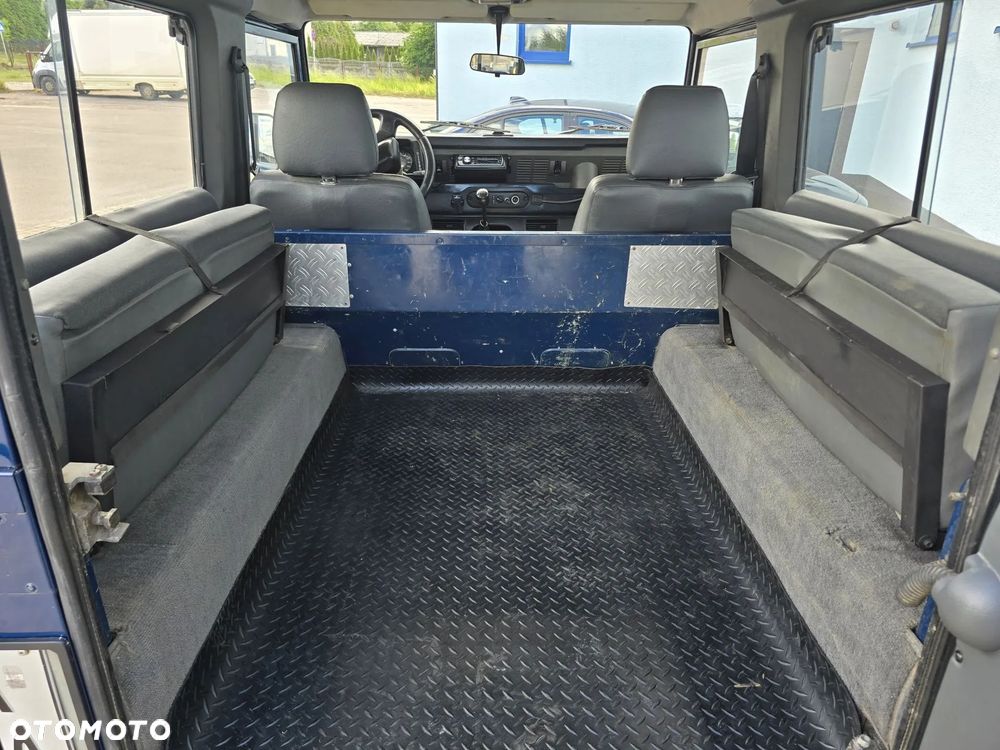 Land Rover Defender - 8