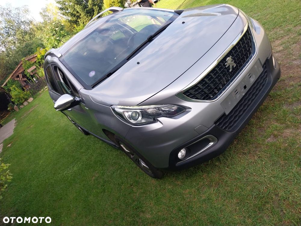 Peugeot 2008 1.2 Pure Tech Active S&S - 9