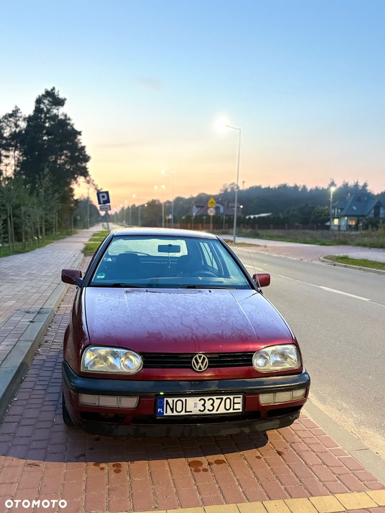 Volkswagen Golf - 1