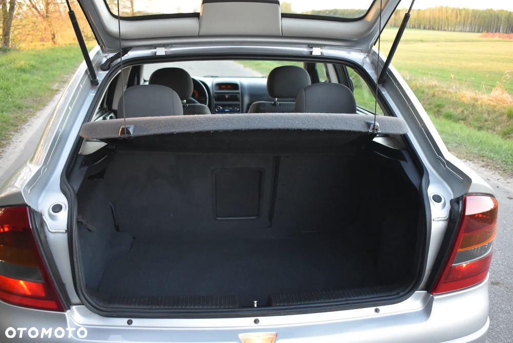 Opel Astra 1.6 NJoy - 20