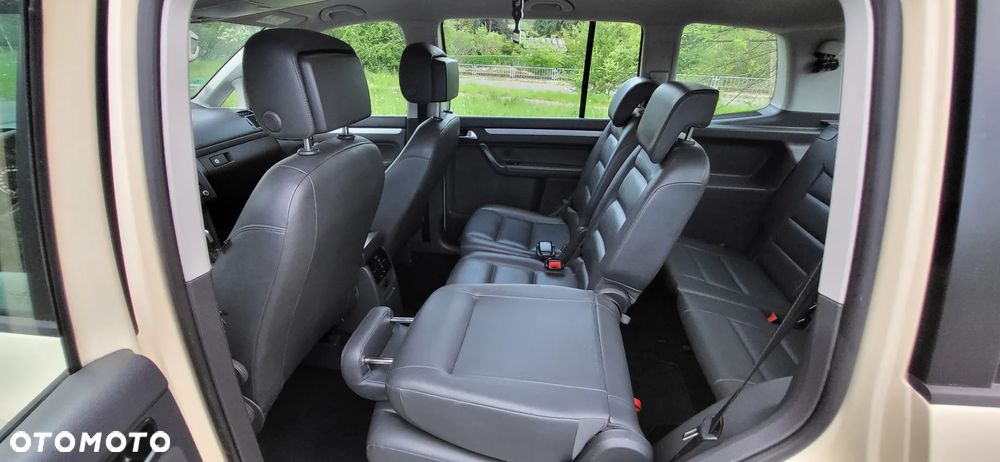 Volkswagen Touran - 10