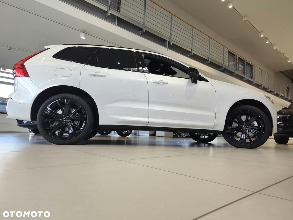 Volvo XC 60 T6 Plug-In Hybrid AWD Ultra Dark - 3
