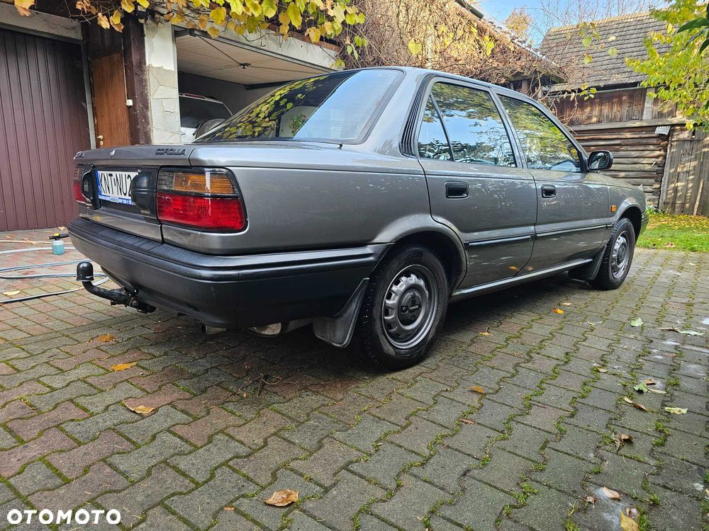 Toyota Corolla - 4