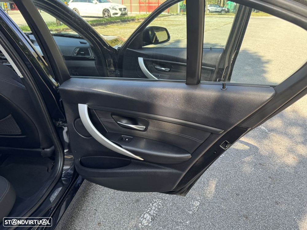 BMW 318 d Line Sport - 22