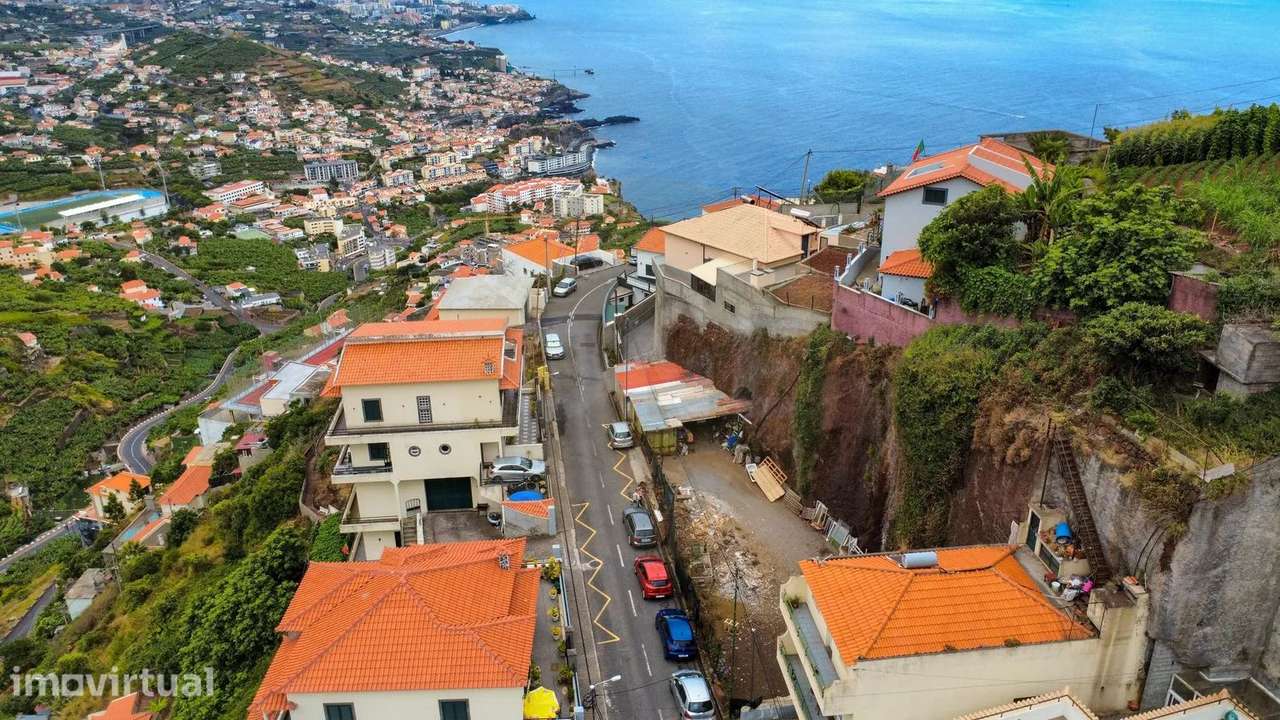 Terreno com 598 m² e projeto para 3 apartamentos em Câmara de Lobos - Grande imagem: 5/12
