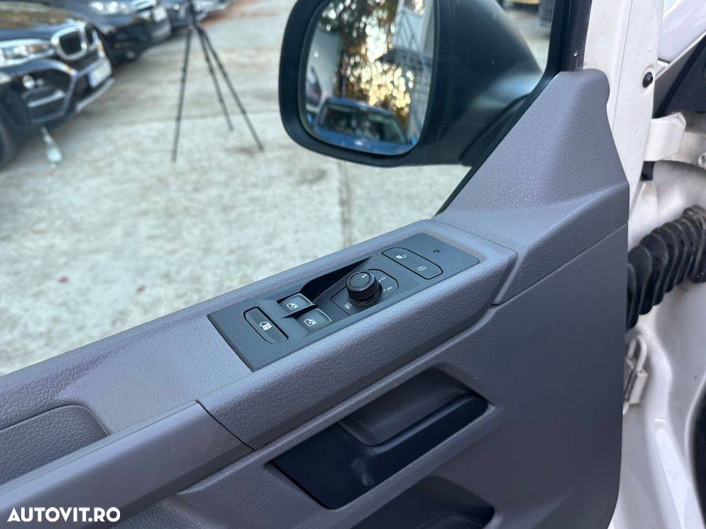 Volkswagen Transporter - 12