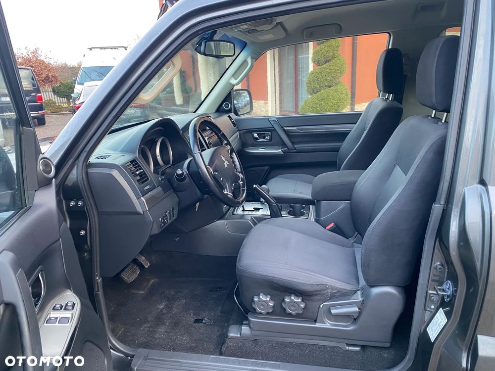 Mitsubishi Pajero - 8