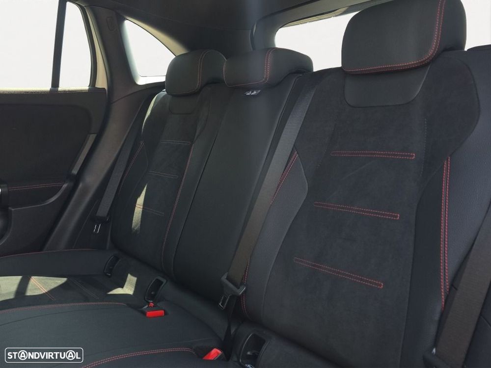 Mercedes-Benz GLA 180 — fotografia 15
