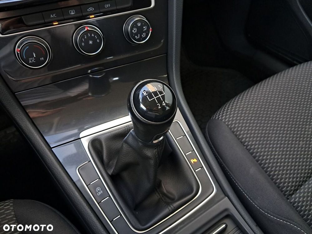 Volkswagen Golf - 26