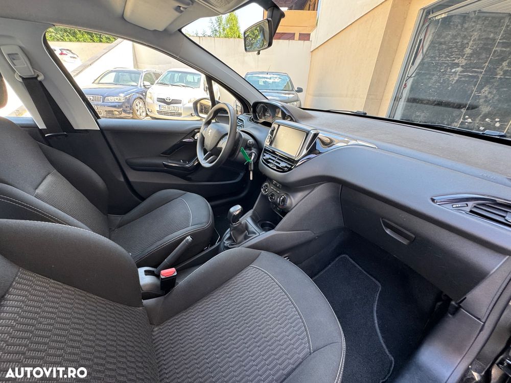 Peugeot 208 82 PureTech Style - 18