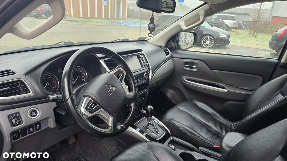 Mitsubishi L200 2.4 d DC Instyle - 9