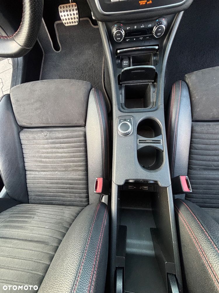 Mercedes-Benz CLA 220 4-Matic AMG Line - 23