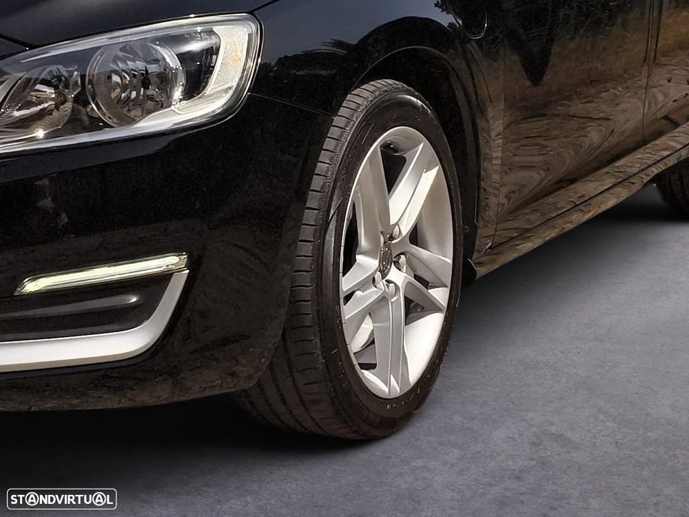 Volvo V60 2.4 D6 Momentum AWD Phev - 7