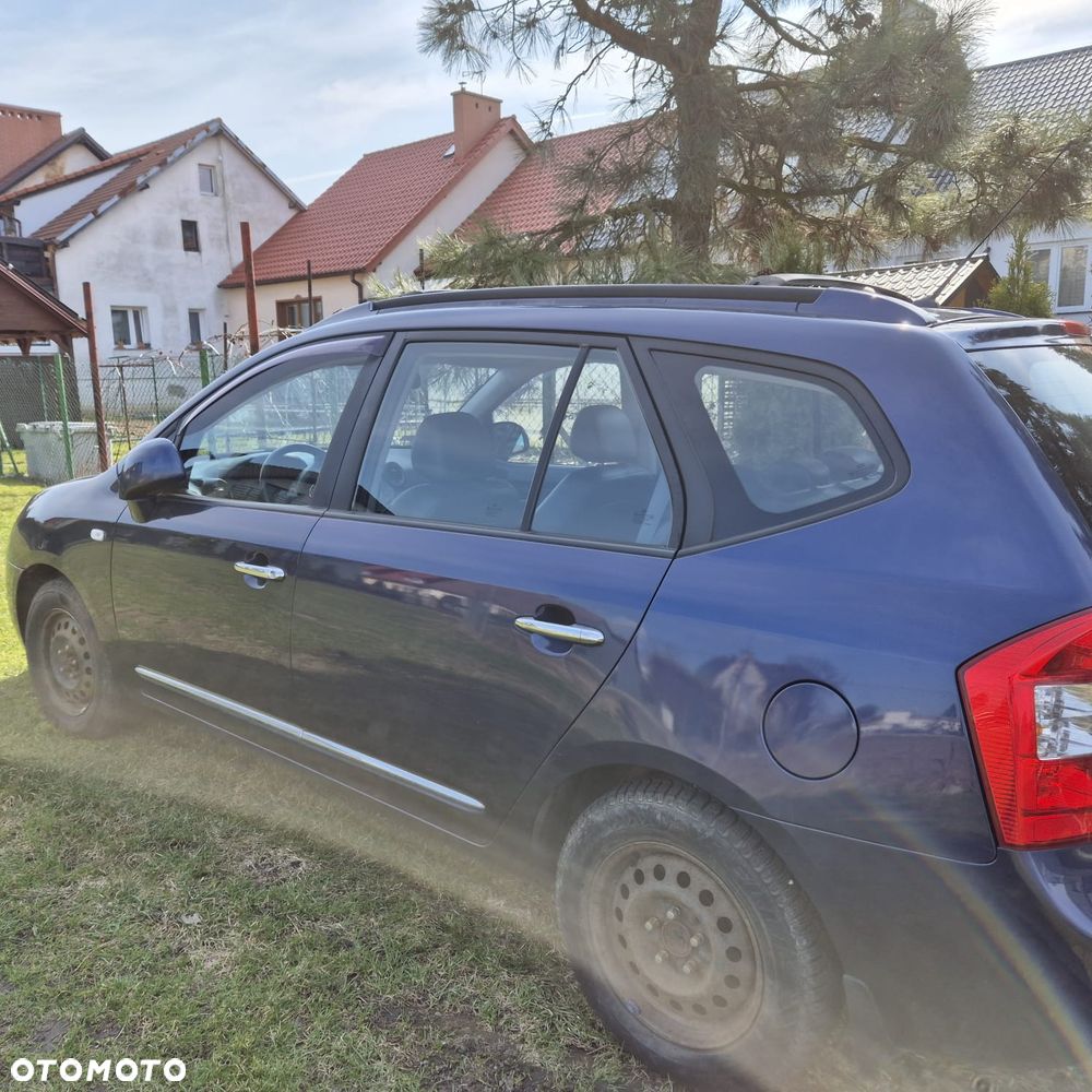 Kia Carens - 2