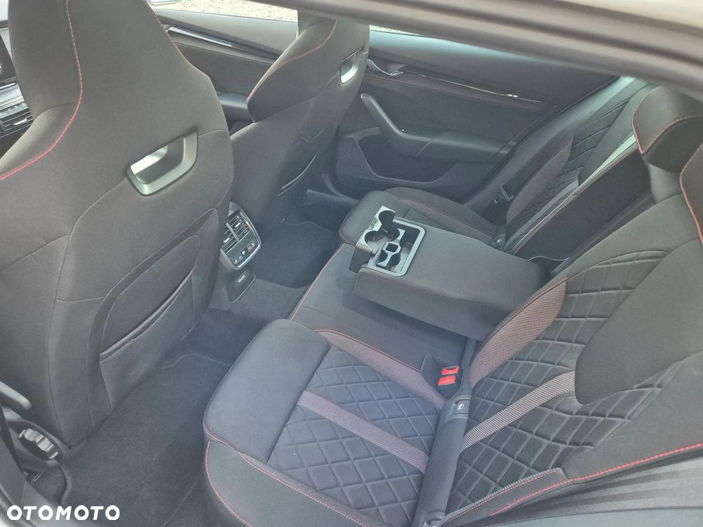 Skoda Octavia Combi 2.0 TDI DSG RS - 22