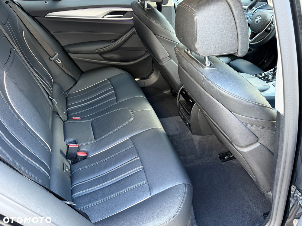 BMW Seria 5 520d M Sport sport - 17