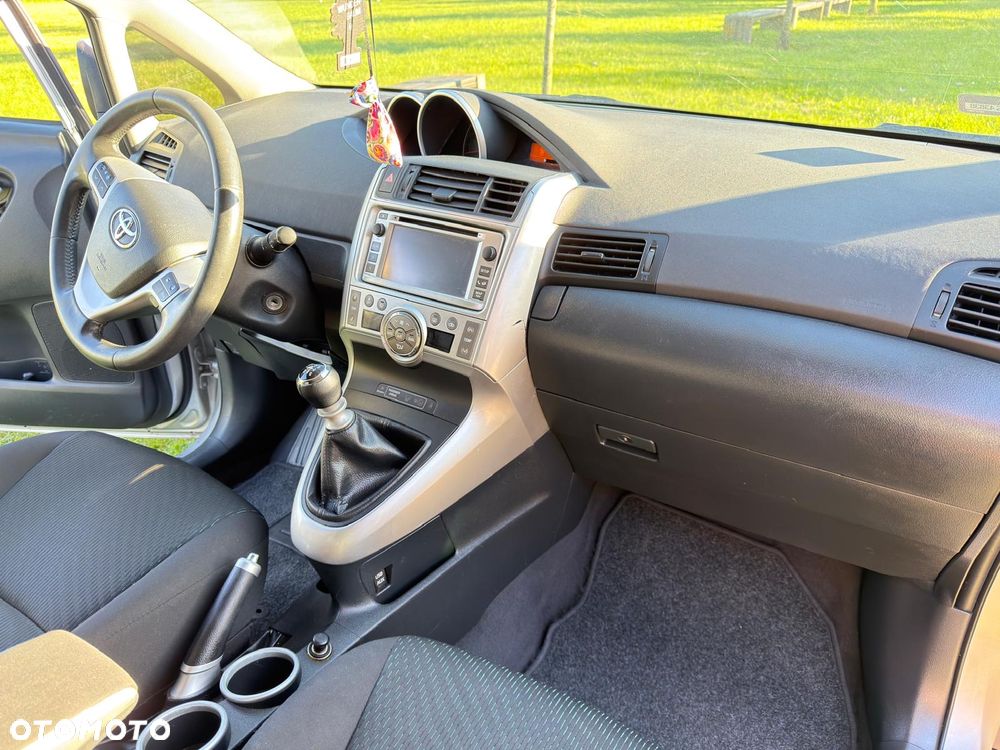 Toyota Verso 2.0 D-4D Sol plus - 4
