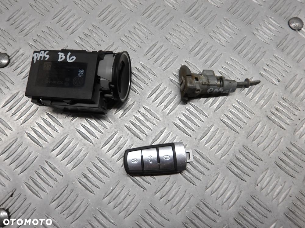 VW PASSAT B6 KOMBI 1.6TDI 2009r. STACYJKA KLUCZYK WKŁADKA - 1