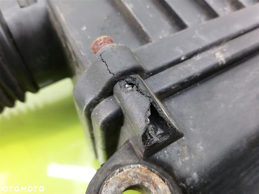 Filtr powietrza obudowa Fiat Grande Punto 1.4B 77KM 2005-2012 51773400 - 2