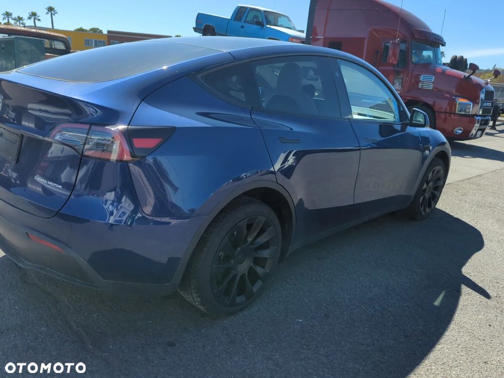 Tesla Model Y - 19