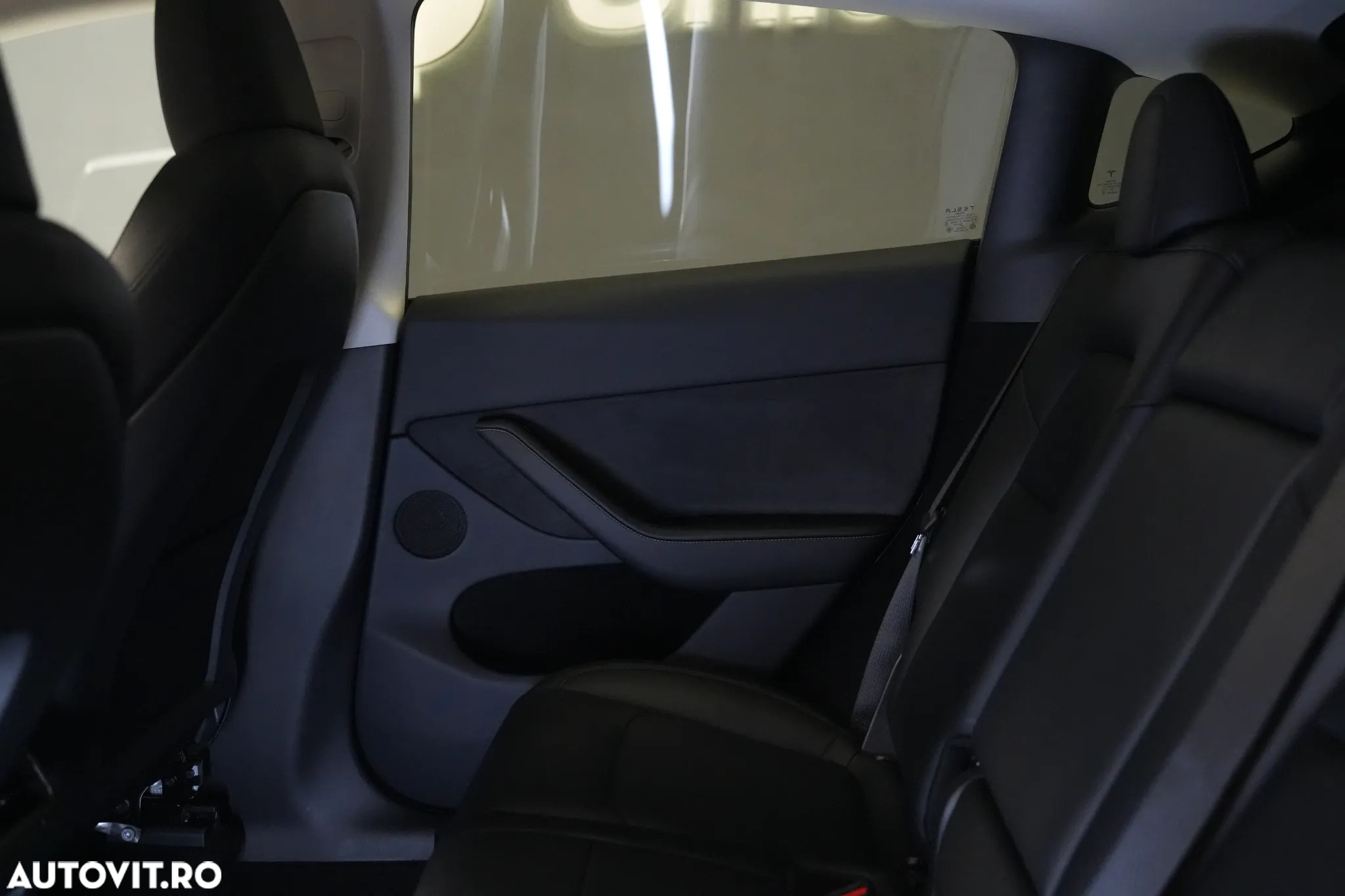 Tesla Model Y AWD Long Range - 14