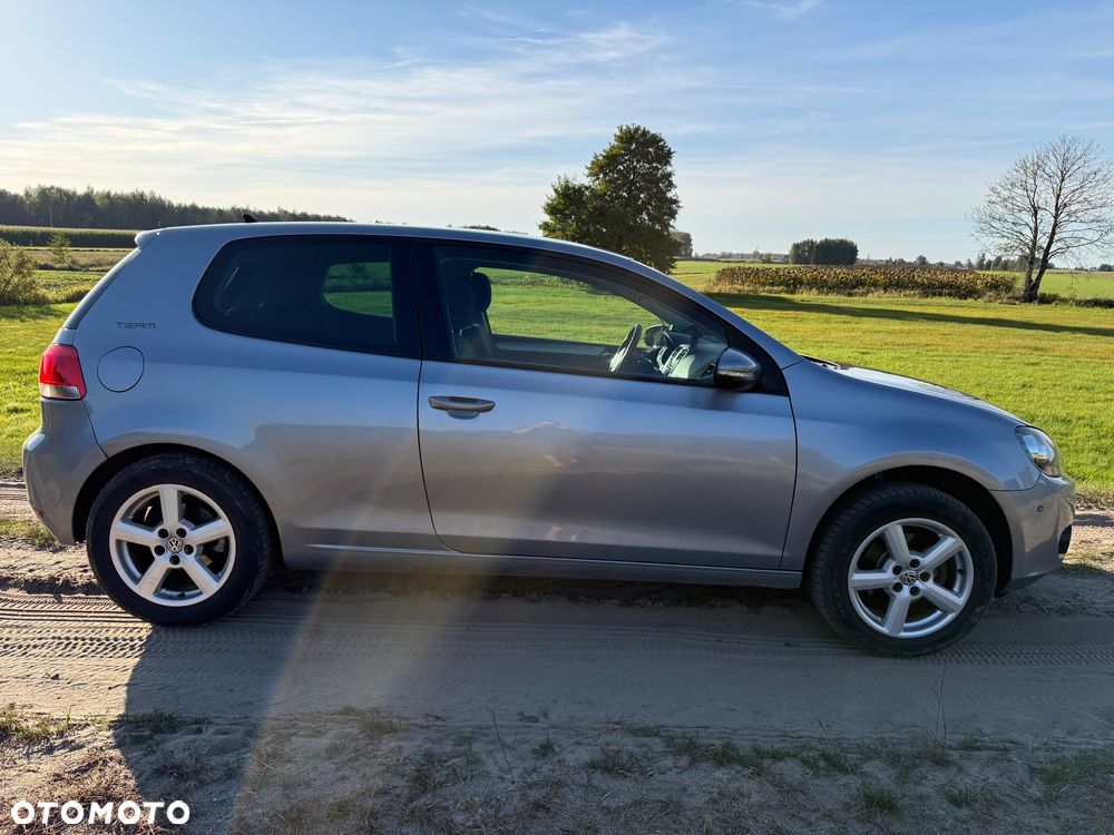 Volkswagen Golf - 6