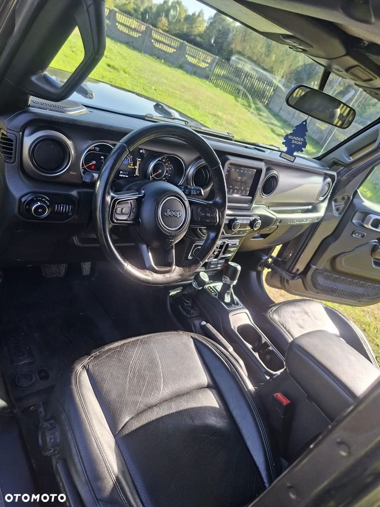 Jeep Wrangler - 12