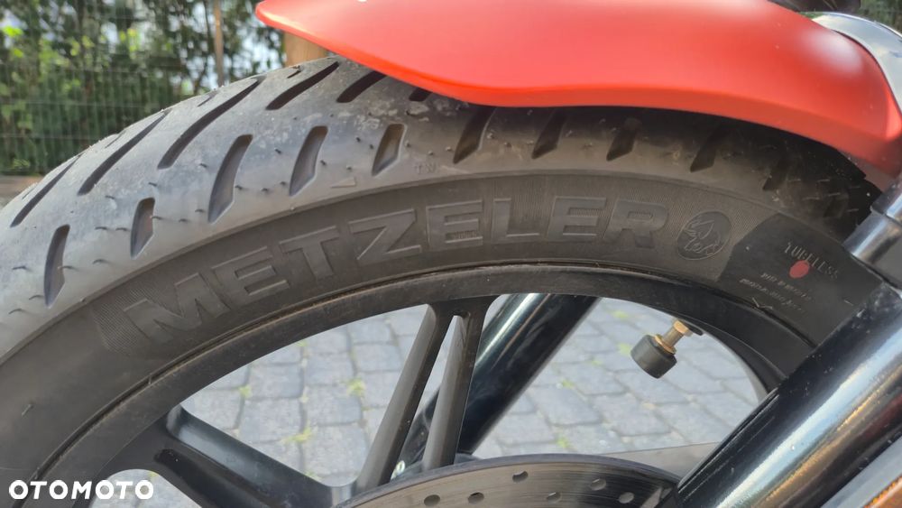 Moto Guzzi V7 - 12