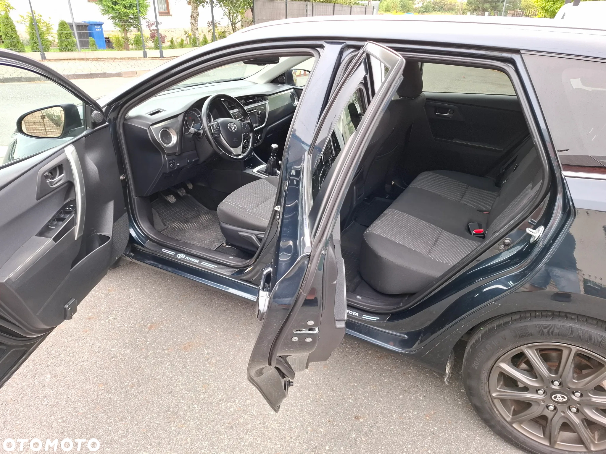 Toyota Auris 2.0 D-4D Touring Sports Life Plus - 13