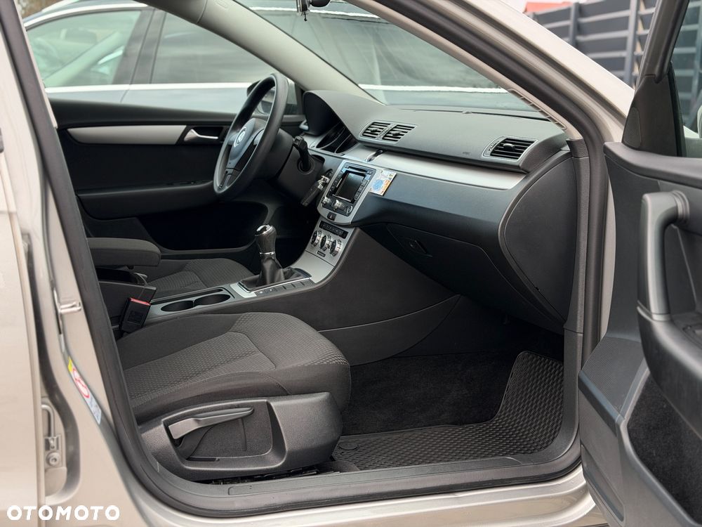 Volkswagen Passat 1.4 TSI BMT Comfortline - 23