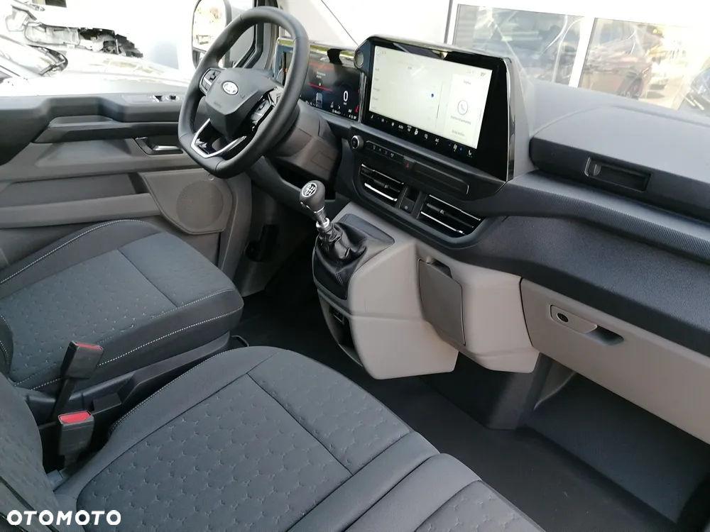 Ford CUSTOM VAN LIMITED - 33