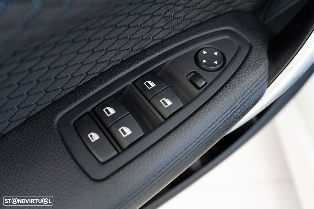 BMW 118 d Pack M - 22