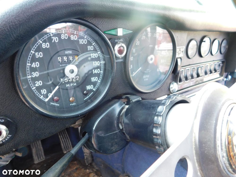 Jaguar E-Type - 11