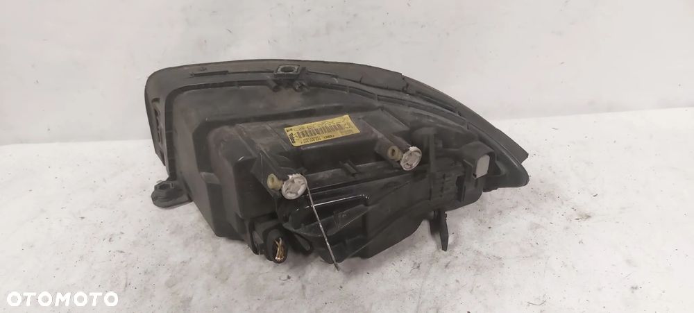 .  LAMPA PRZOD PRZEDNIA PRAWA AUDI A2 - 3