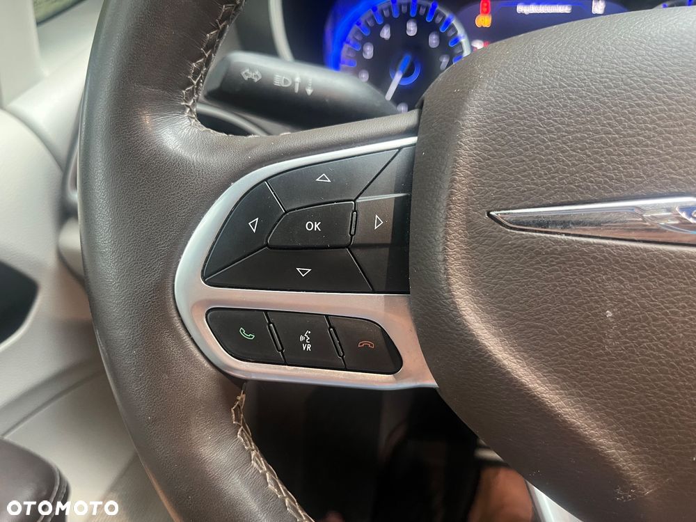 Chrysler Pacifica - 28