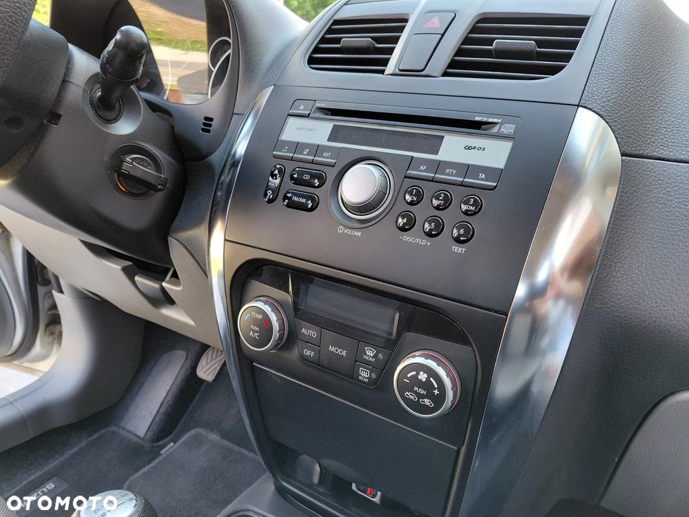 Suzuki SX4 1.6 Premium - 10