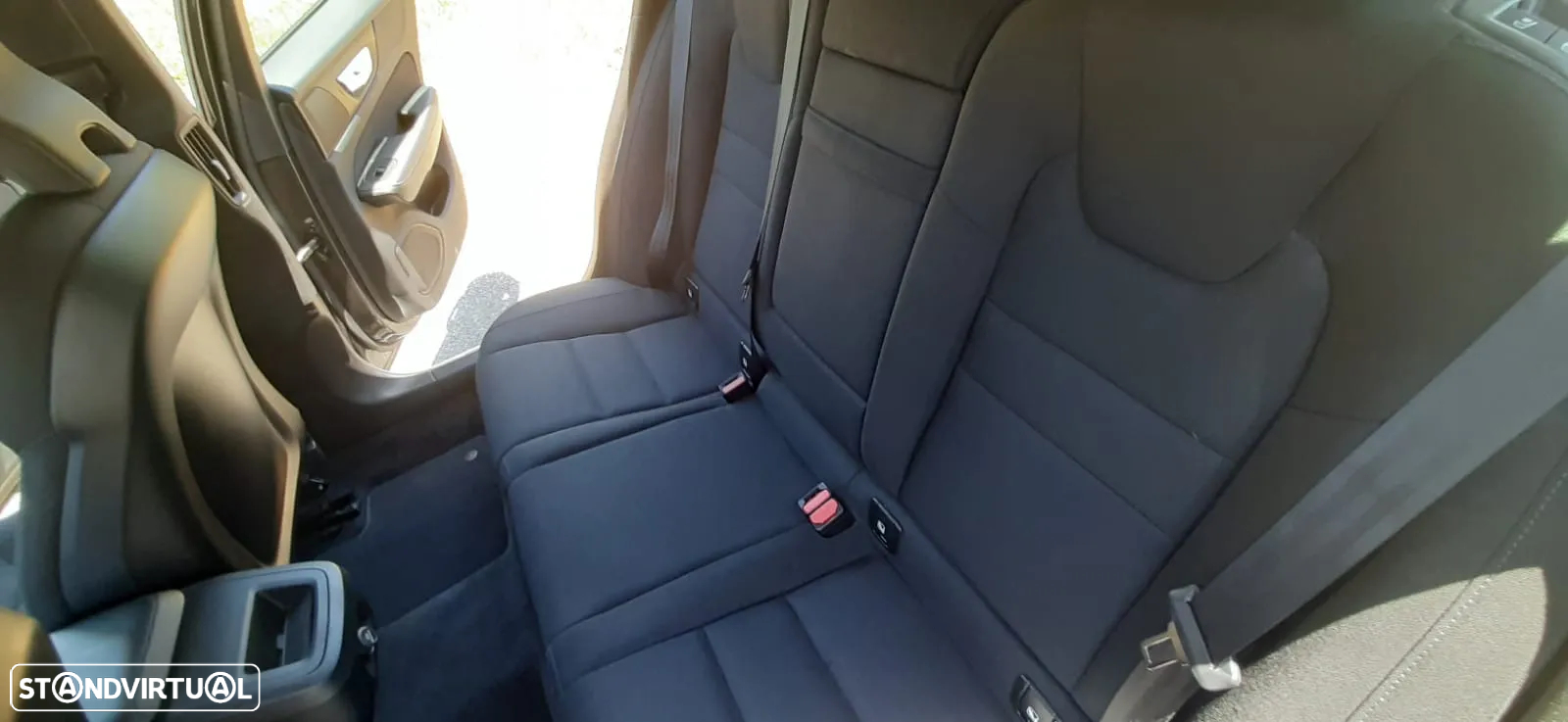 Volvo V60 2.0 D3 Momentum Geartronic - 21