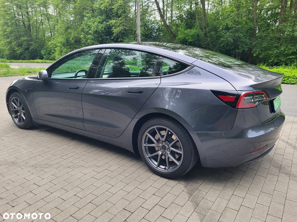 Tesla Model 3 - 8