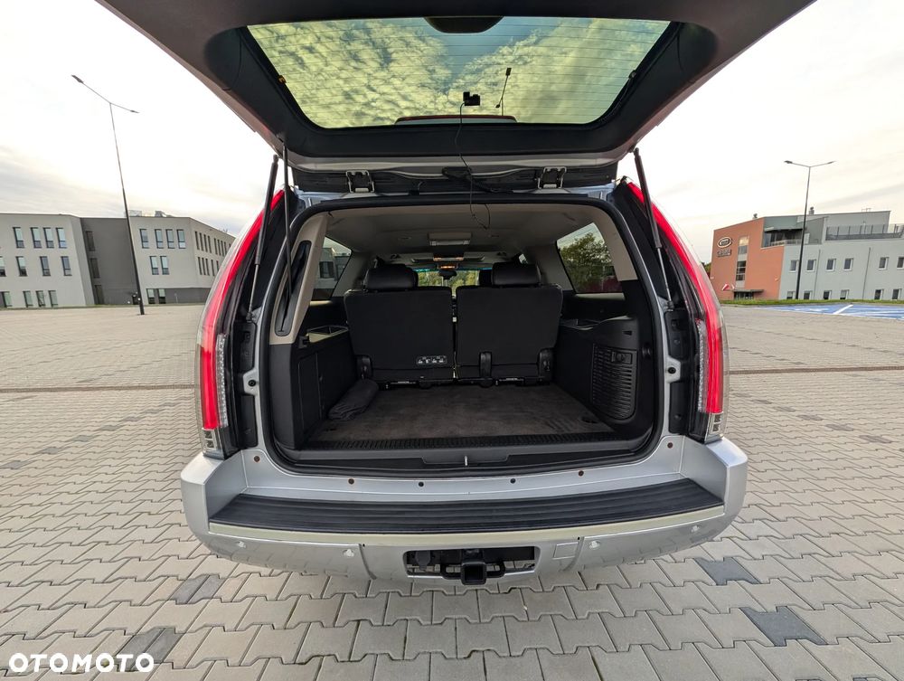 Chevrolet Suburban - 24