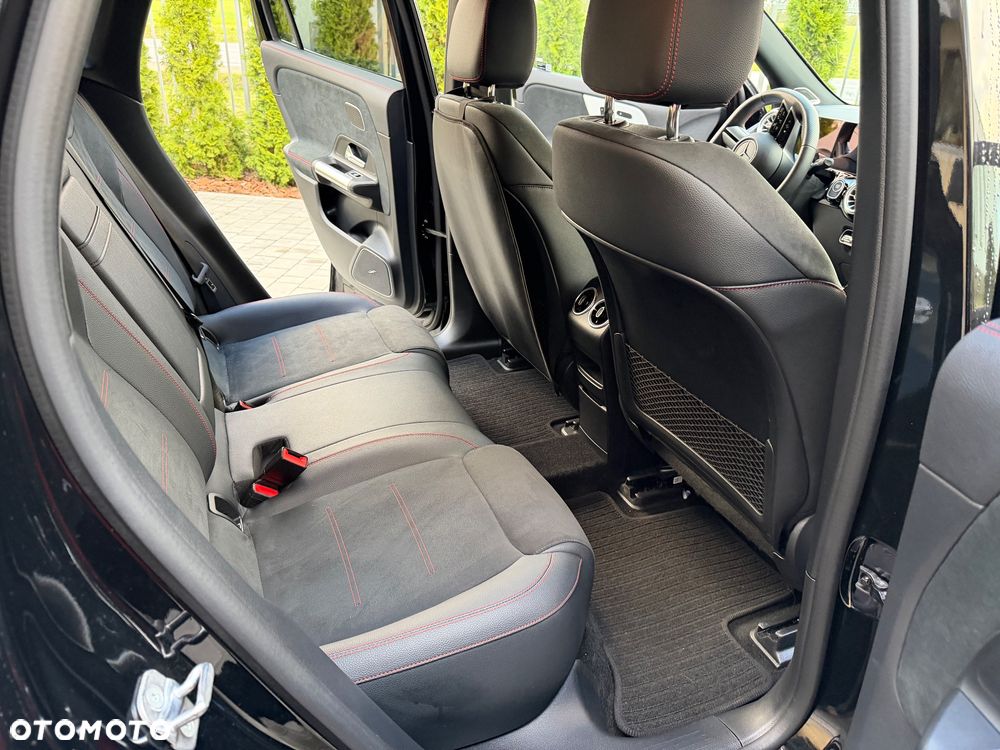 Mercedes-Benz EQA 300 66.5kWh 4-Matic AMG Line - 16