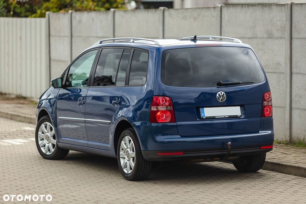 Volkswagen Touran 2.0 TDI DPF Highline - 12