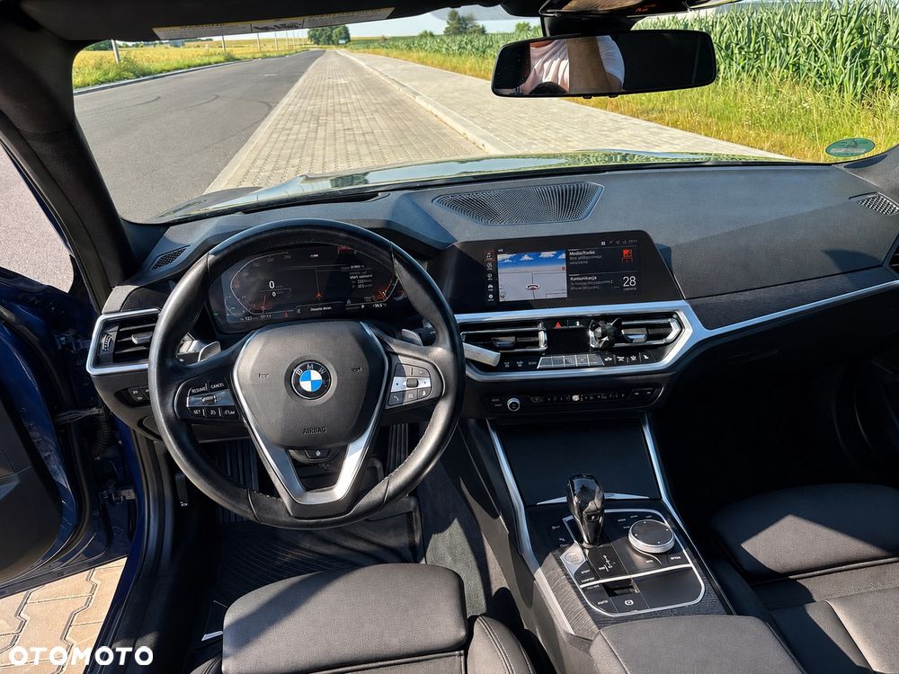 BMW Seria 3 330i xDrive - 11
